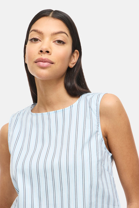 Blauwe blouse met korte mouwen van VILA®, met een gestreept patroon.
