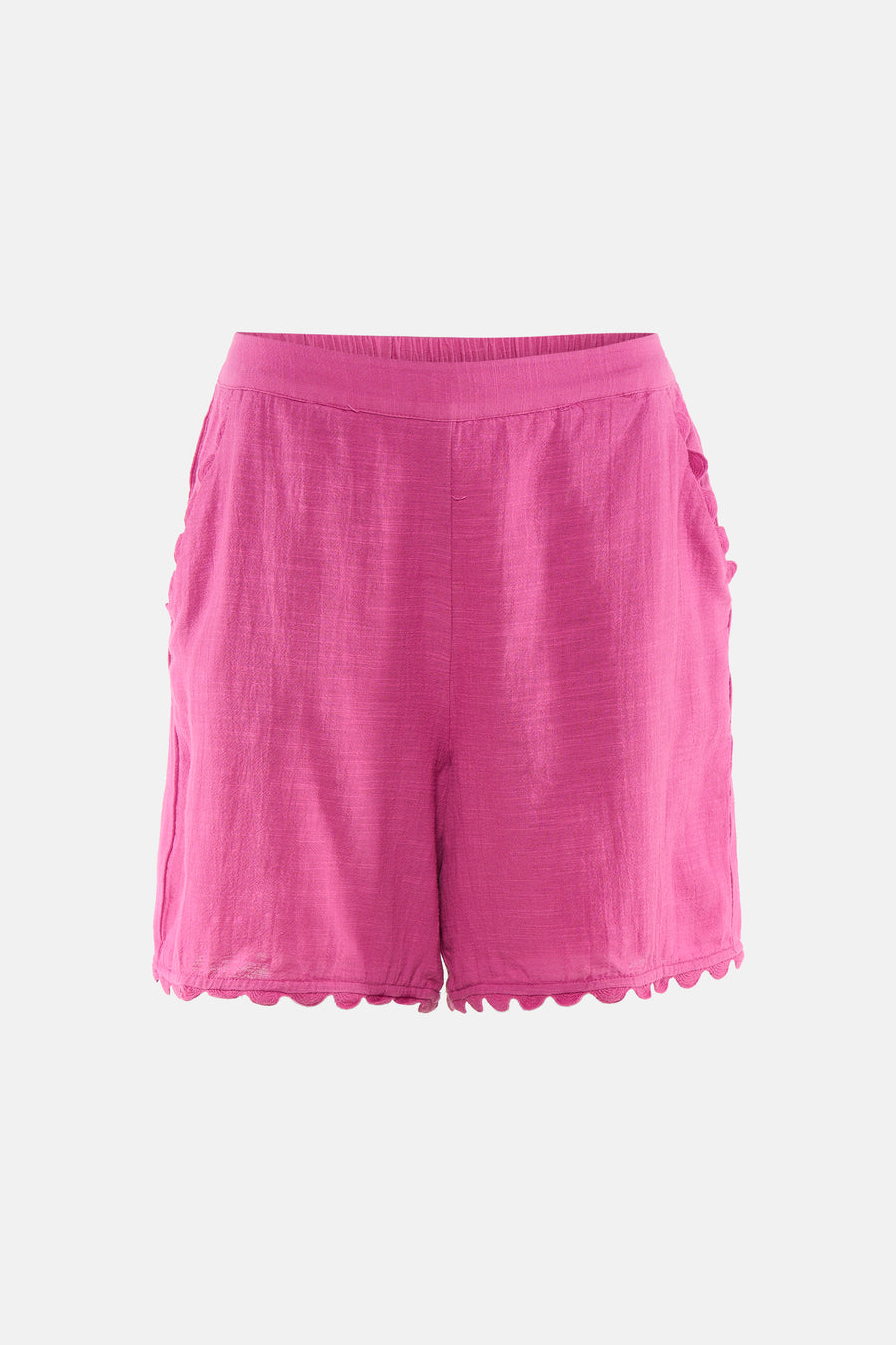 Roze korte broek van VILA® met ruches aan de zijkanten en schuine zoom, front view