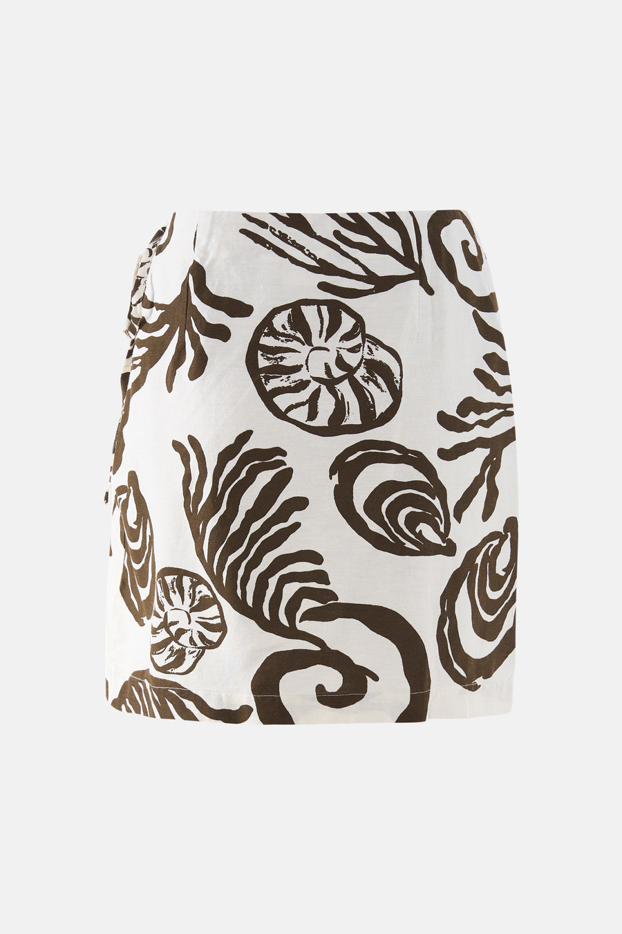 Jupe courte blanche avec motifs de raies brunes de VILA®, y compris des coquillages et du corail.