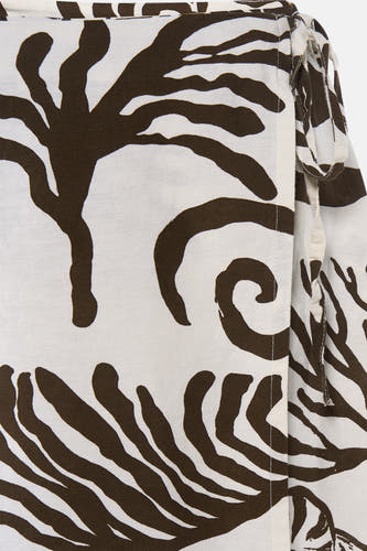 Jupe marron et blanche de VILA® avec motif abstrait et fermeture à nouer sur le côté.