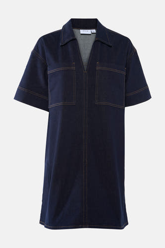 Donkerblauw denim kleedje met korte mouwen van VILA, met bruine stiksels en een V-hals.
