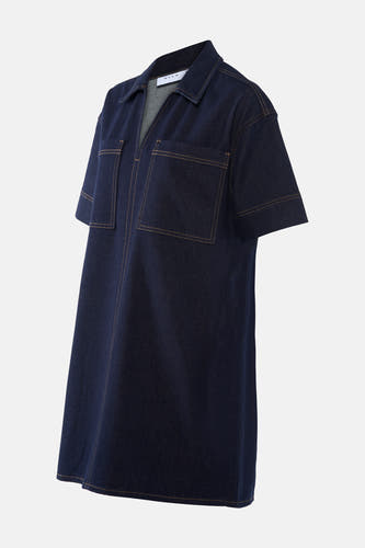 Donkerblauwe denim jurk met korte mouwen van VILA, met steekzakken en lichte stiksels.
