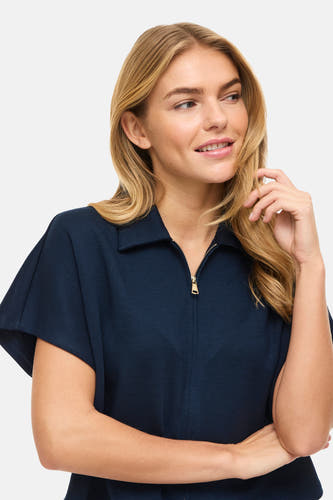 Blauwe sweater van VILA® met korte mouwen en een ritssluiting aan de voorkant.