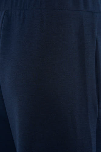 Blauwe broek van VILA® met een zachte, fijne gebreide textuur en elastische tailleband.