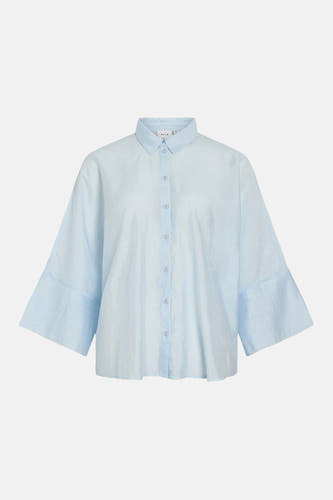 Blauwe blouse van VILA, met korte, uitlopende mouwen en knoopsluiting.
