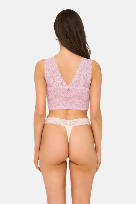 Roze beha van ONLY, met kanten details en een laag uitgesneden rug.
