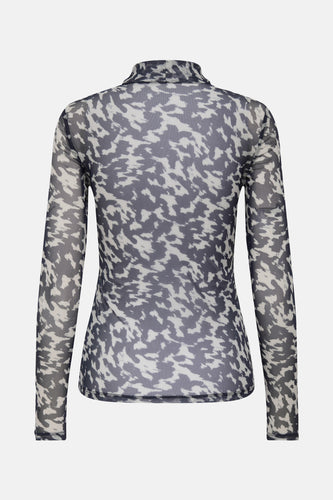 Multikleurige pull met rolkraag van ONLY®, met een abstract zwart-wit patroon en lange mouwen.
