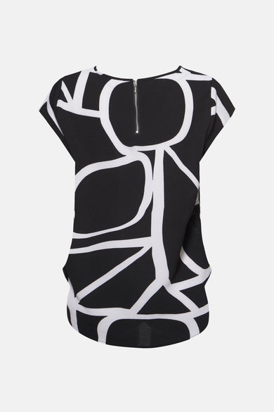 Zwarte blouse met korte mouwen van ONLY, met een geometrisch patroon en ritssluiting achteraan.