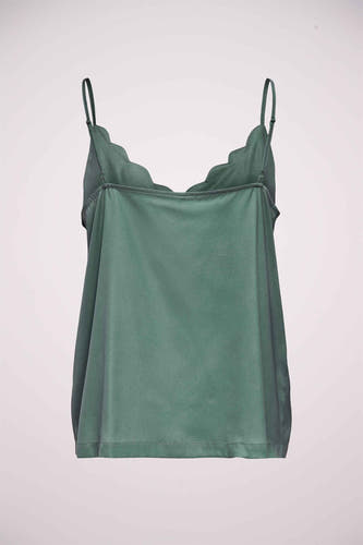 Groene mouwloze blouse van ONLY, met kanten details aan de bovenkant.
