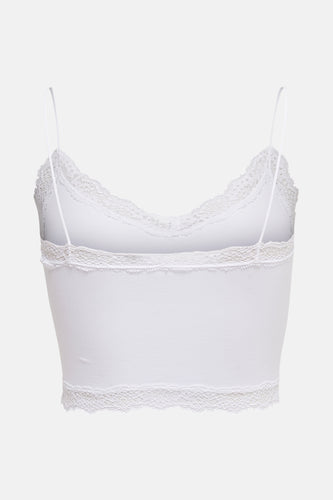 Wit hemdje met kant.