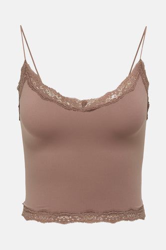 Mokka kleurige camisole met kanten randen.