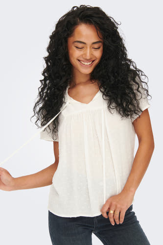 Blouse blanche à manches courtes de JDY, avec structure et col V avec lien.