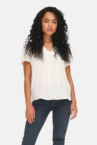 Blouse blanche à manches courtes de JDY, avec un col en V et des détails à pois.