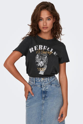 Zwart T-shirt van ONLY, met 'Rebel Le Sauvage'-opdruk en luipaardprint voor een casual look.