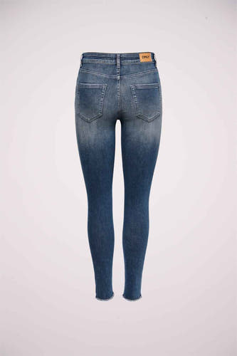 Jean skinny bleu marine d'ONLY, avec des détails estomés et une coupe ajustée, vu de derrière.