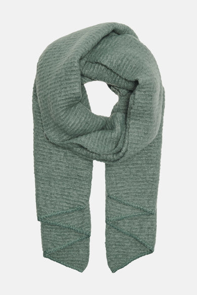 Groene wintersjaal van ONLY met textuur, zigzag stiksels aan de uiteinden en een gedraaide lus.