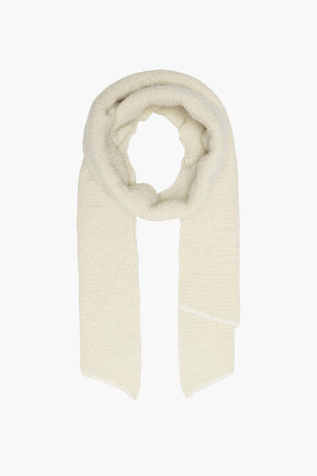 Écru voile d'hiver de ONLY, avec une texture tricotée et des extrémités détachées.