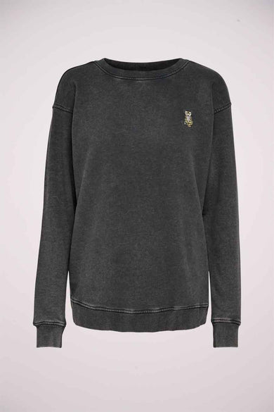Zwarte ronde-hals sweater van ONLY® met klein borduursel op borst, comfortabele pasvorm, voorzijde weergave