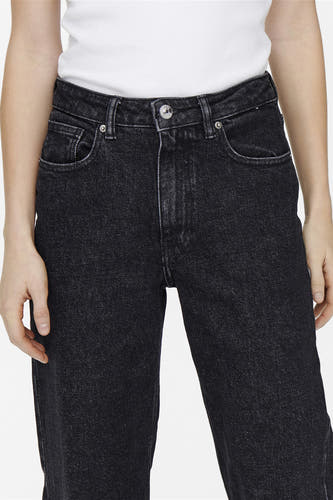 Jean wide bleu foncé d'ONLY, avec un design simple et des poches visibles.