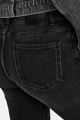Jean droit noir ONLY, avec poche arrière et passants de ceinture.