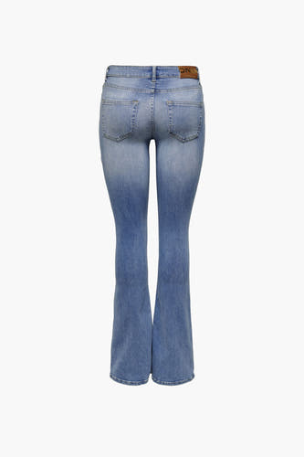 Lichtblauwe flared jeans van ONLY, met een lichte wassing en achterzakken.

