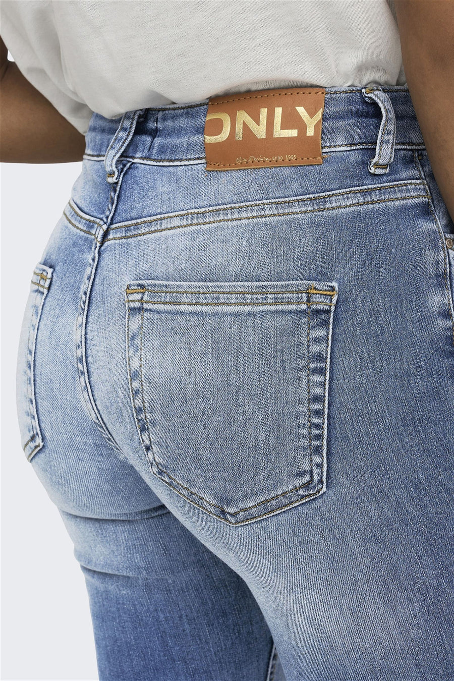 BLUSH FLARE - light blue denim