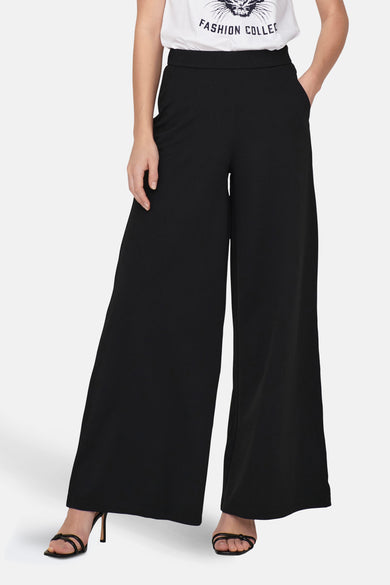 Pantalon noir de JDY, avec des jambes larges et une taille haute.