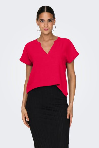 Blouse rouge à manches courtes de JDY, avec un col V et une coupe cintrée.