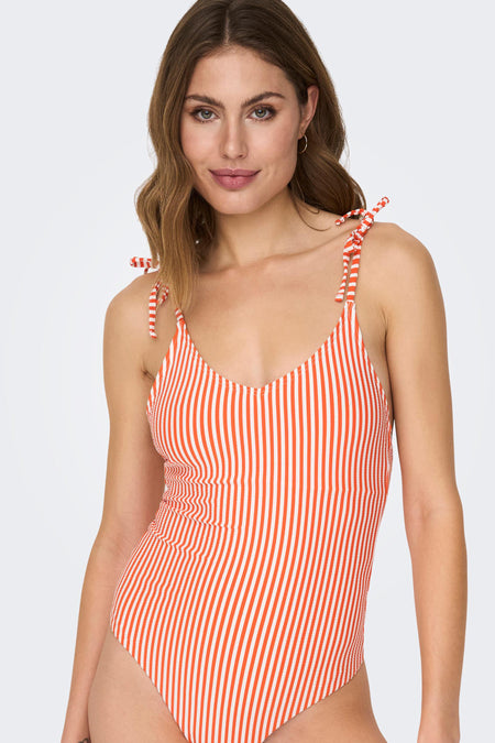 Rood badpak van ONLY, met witte strepen en schouderbandjes met strikjes.