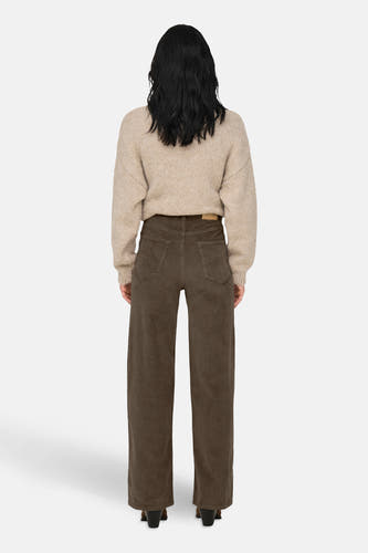 Bruine corduroy colorbroek van ONLY, met rechte pijpen en achterzakken.