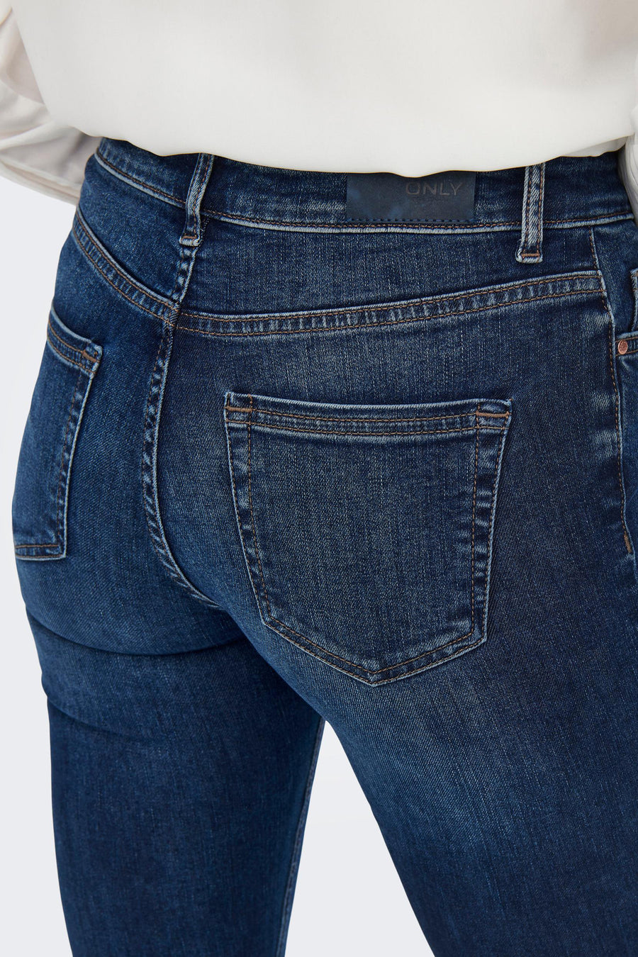 BLUSH FLARE - dark blue denim