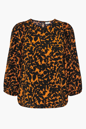 Oranje blouse van JDY met een zwarte bladprint en driekwart mouwen.
