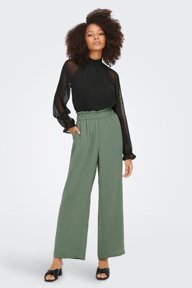 Kaki broek van JDY, met wijde pijpen en een elastische tailleband.