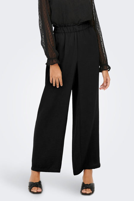 Zwarte broek van JDY, met wijde pijpen en een elastische tailleband.
