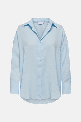 Chemise bleue à manches longues de ONLY, avec une texture froissée et une fermeture à boutons.