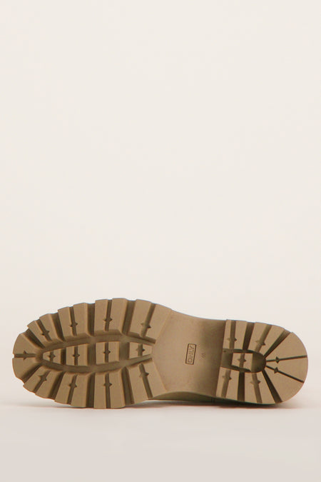 Bottines brunes d'ONLY, avec une semelle à profil grossier.