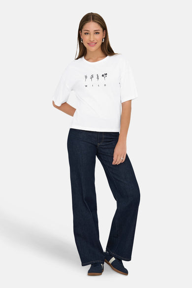 T-shirt blanc à manches courtes de JDY, orné de petites fleurs et du mot "WILD".