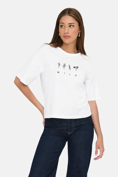 T-shirt blanc à manches courtes de JDY, avec imprimé "WILD" et illustrations de fleurs.