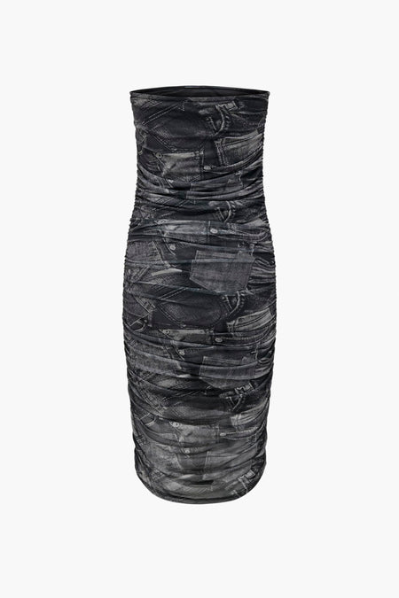 Zwarte mouwloze jurk van ONLY, met een opvallende denimprint en gedrapeerd design.