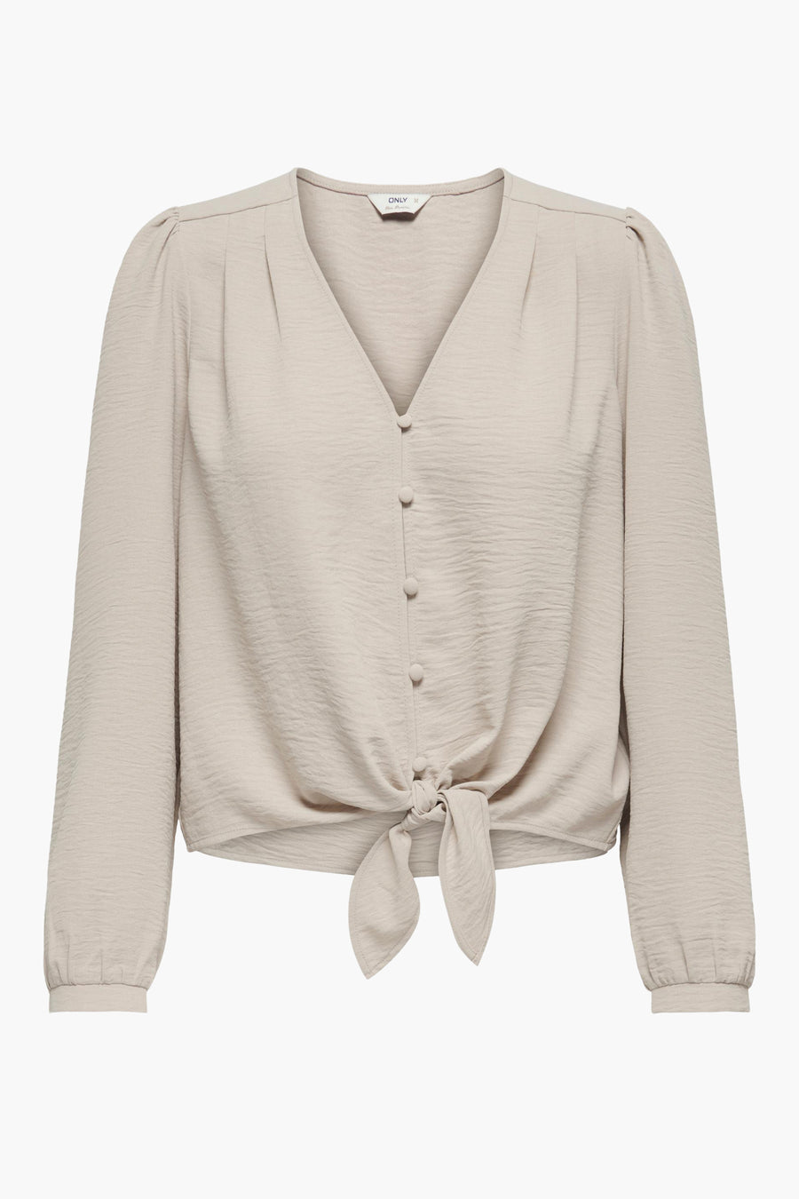 Blouse grise de ONLY, avec manches longues, fermeture à boutons et un détail de bouton en bas.