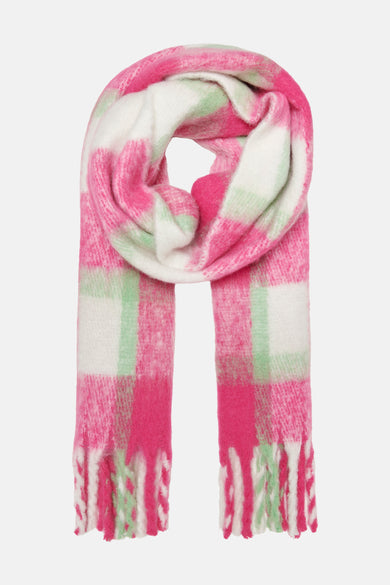 Chapeau d'hiver rose ONLY avec un motif de blocs blancs et verts et des franges.