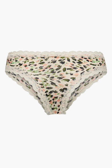 Beige slip met bloemenprint en kantrand van ONLY®, vooraanzicht, lichte stof, elegante details