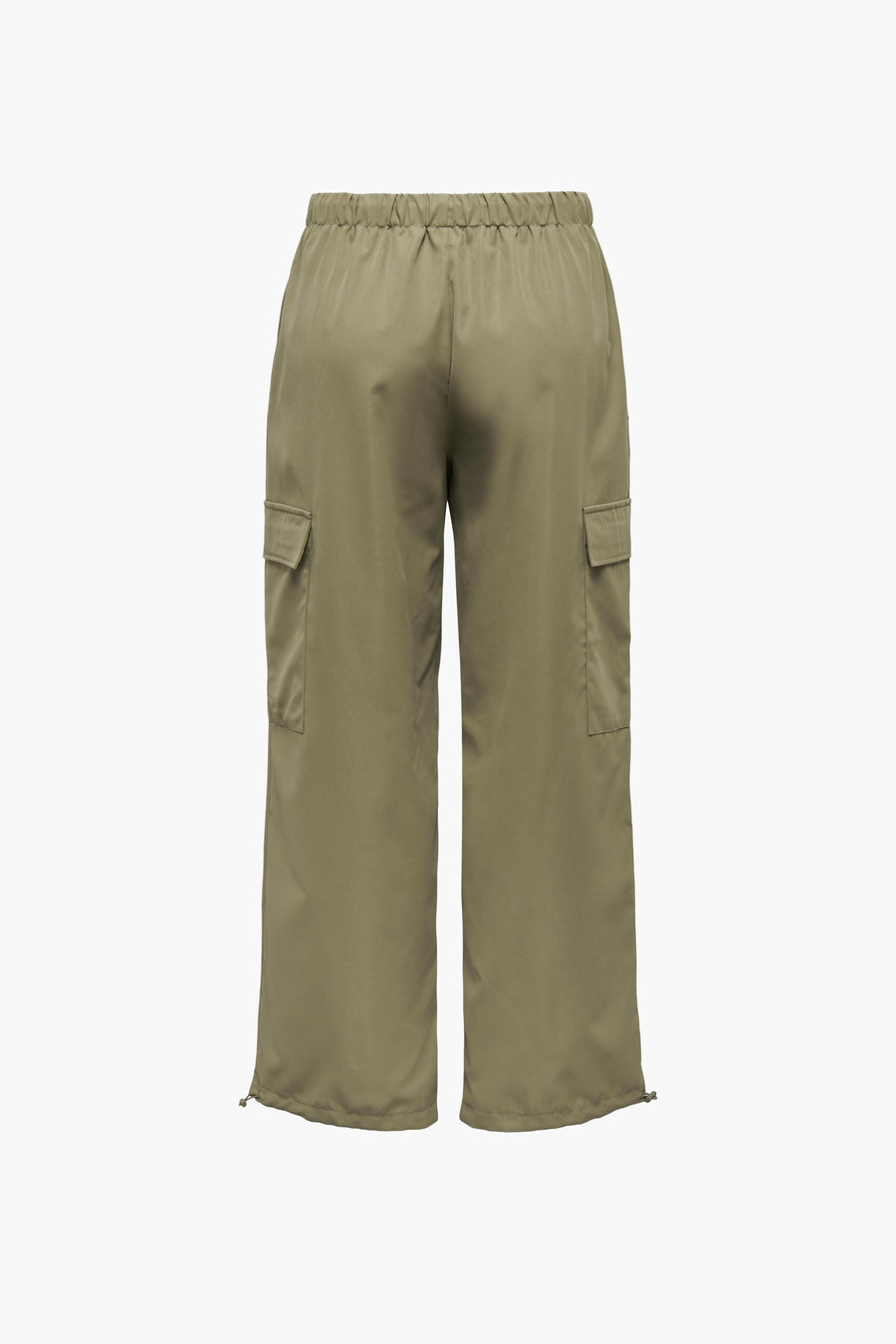 Groene cargobroek van ONLY, met elastische tailleband en zakken op de pijpen.
