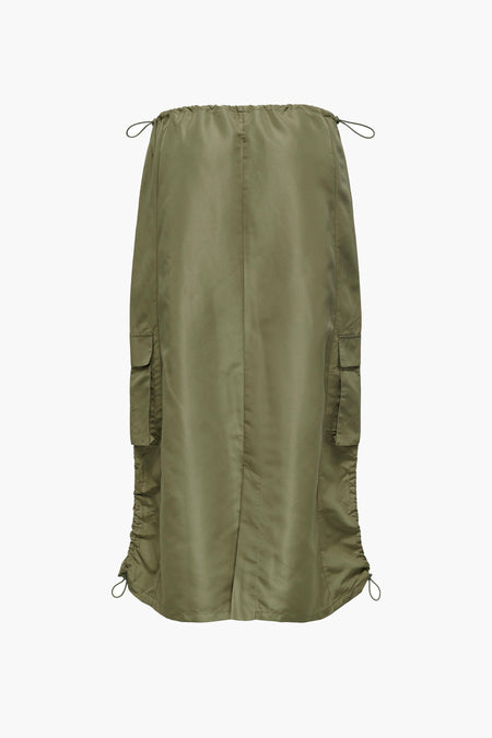 Lange bruine rok van ONLY® met cargozakken en trekkoorddetail aan de zijkant.