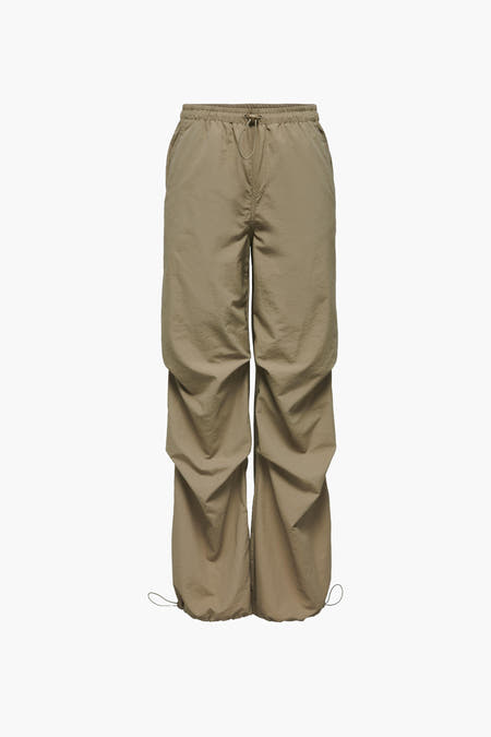 Grijze broek van JDY, met trekkoord tailleband en geplooide pijpen.
