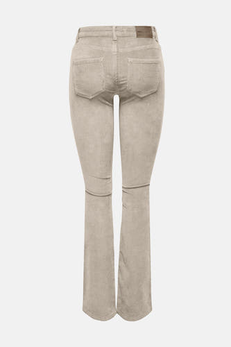 Pantalon beige de ONLY, avec une texture corduroy et des jambes qui s'élargissent, vu de derrière.