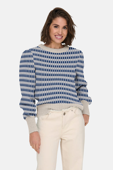 T-shirt bleu avec col rond de JDY, à un motif géométrique, associé à une pantalon beige.
