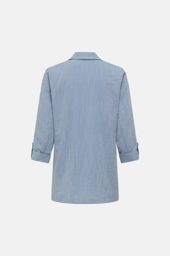 Blazer bleue de ONLY, avec des manches trois-quarts et une texture subtile.