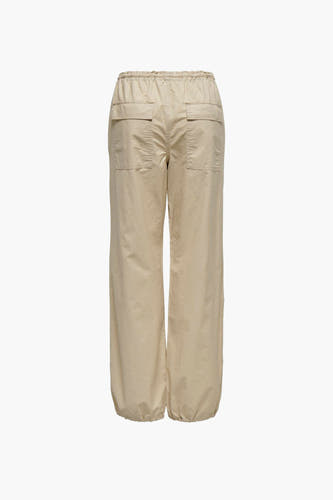 Beige broek van ONLY, met elastische tailleband en achterzakken.