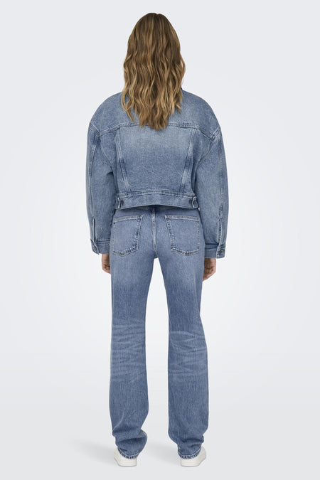 Jean de ONLY en denim bleu moyen, avec des manches longues et des détails de coutures surpiquées à l'arrière.